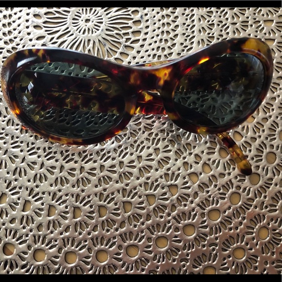 Gucci Accessories - Authentic Gucci sun glasses!